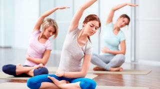 ¿Puede un defecto postural impedirnos practicar Yoga?